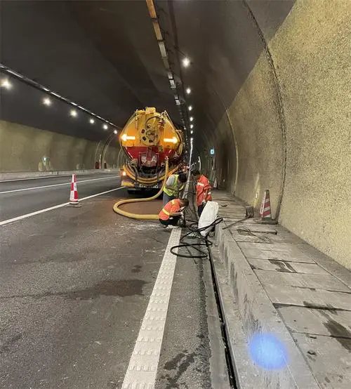 安吉隧道排水渠清淤